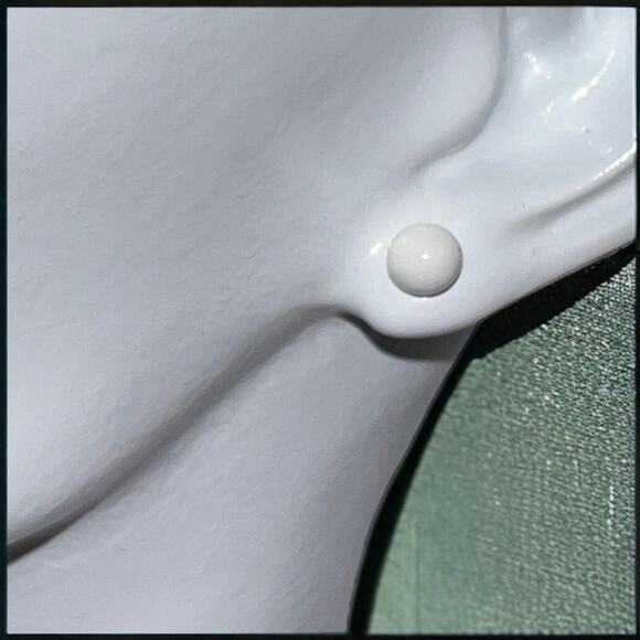 White Round Ball Post Earrings, Good Condition - Picture 1 of 5